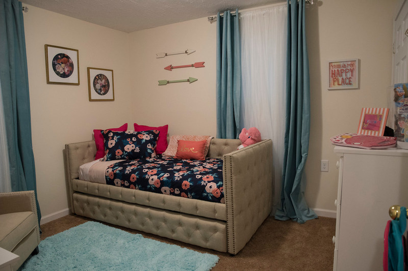 As part of the Homes for the Holidays (HFTH) program sponsored by former NFL star Warrick Dunn, Aaron's, Inc., a leading omnichannel provider of lease-purchase solutions, and its divisions Aaron's and Progressive Leasing, surprised single mom, first-time homeowner and Atlanta resident Catherine Echols and her children with rooms of furniture this week to fill their new home. As part of the Homes for the Holidays (HFTH) program sponsored by former NFL star Warrick Dunn, Aaron's, Inc., a leading omnichannel provider of lease-purchase solutions, and its divisions Aaron's and Progressive Leasing, surprised single mom, first-time homeowner and Atlanta resident Catherine Echols and her children with rooms of furniture this week to fill their new home.